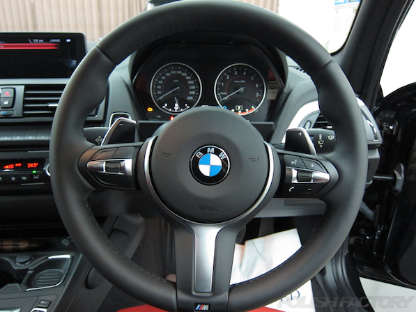 BMWM135iガラスコーティング施工、ハンドル画像