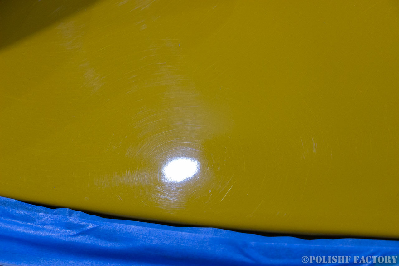 ポルシェのガラスコーティング磨き画像｜ボンネット先端部分