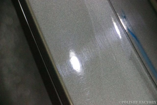 小山薫堂さんの愛車、MercedesBenz E63 AMGステーションワゴンの線傷画像４