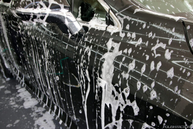 シャンプー洗車時の泡画像