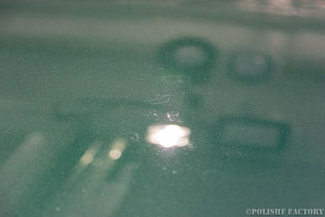 ガラスコーティングで入庫のROLLS-ROYCE Cullinanルーフ部の雨シミの画像