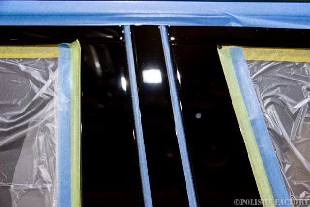 ガラスコーティングで入庫のROLLS-ROYCE CullinanのBピラー部線傷除去後の画像