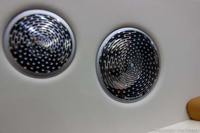 ガラスコーティングで入庫のROLLS-ROYCE Cullinanのスピーカー画像