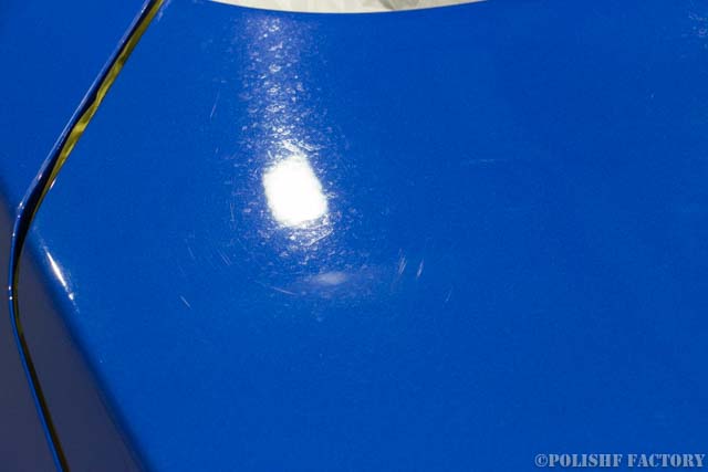 ガラスコーティング施工【スバルWRX STi】のボンネットのシミ画像