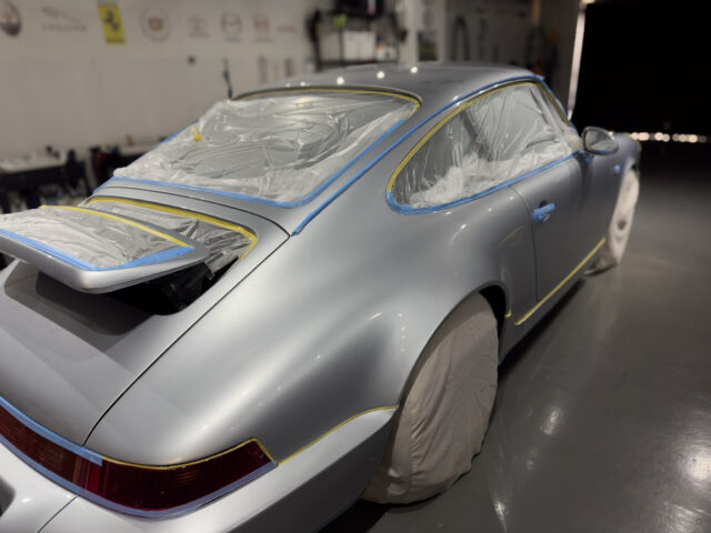 ポルシェ911(964)カーコーティング施工中マスキング画像