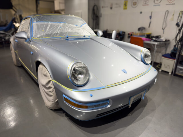 ポルシェ911(964)カーコーティング施工中マスキング画像