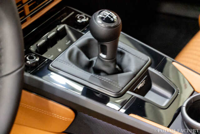 ポルシェ911S/Tヘリテージデザインパッケージコーティング施工6MTシフト画像