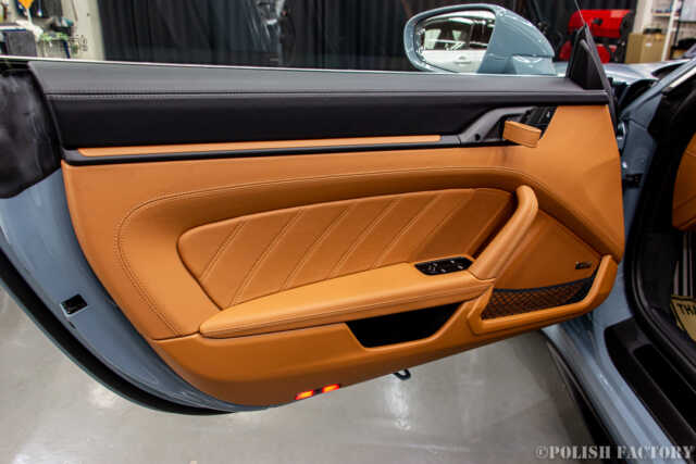 ポルシェ911S/Tヘリテージデザインパッケージコーティング施工ドア内張画像