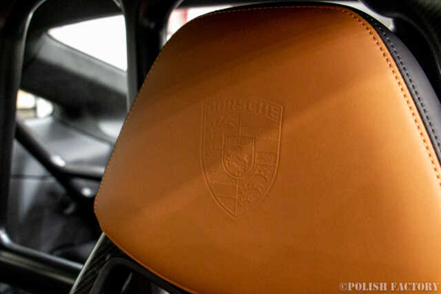 ポルシェ911S/Tヘリテージデザインパッケージコーティング施工ヘッドレスト画像