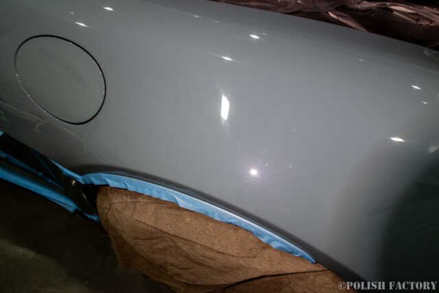 ポルシェ911 S/Tボディの微細な傷確認