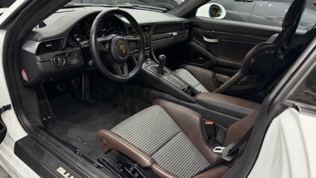 ポルシェ911R施工後のホイール周辺