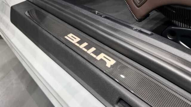 ポルシェ911R施工後のエンジンルーム周辺