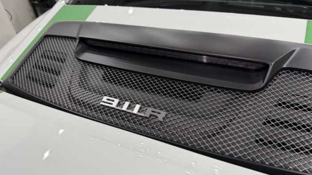 ポルシェ911R施工後のリアフェンダー周辺