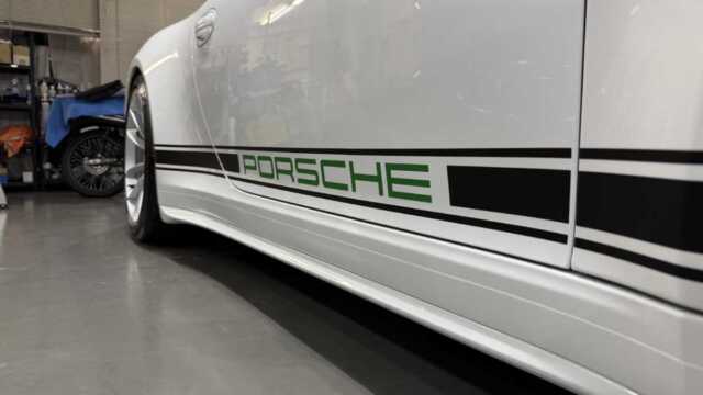 ポルシェ911R施工後のフロントビュー