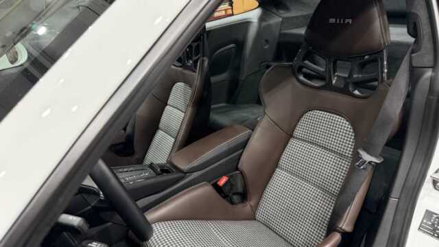 ポルシェ911R施工後の内装と細部仕上がり