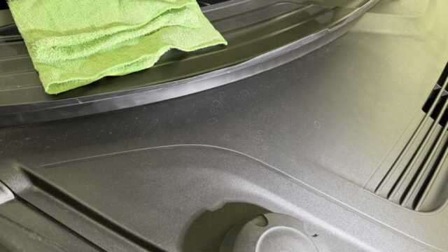 ポルシェ911R施工前の細部汚れ確認