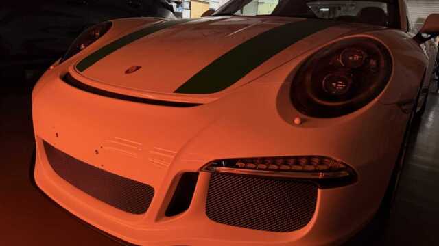 ポルシェ911R BLACKセラミックコーティング施工中