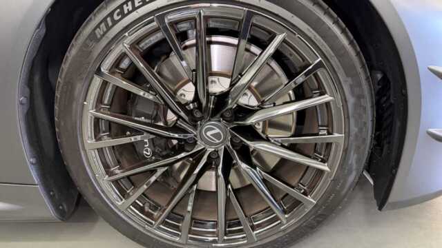 レクサスLC500 Pinnacle ホイール裏のダスト確認画像1