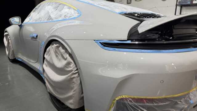 ポルシェ911カレラ4GTSマスキングと研磨前確認 1