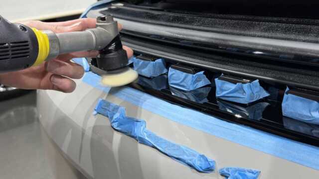 ポルシェ911カレラ4GTS細部研磨作業 1