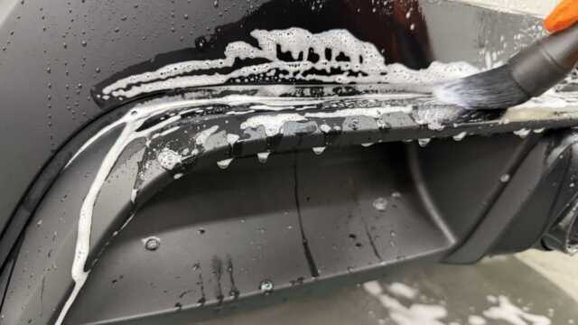 ポルシェ911カレラ4GTSホイールと細部洗浄作業 4