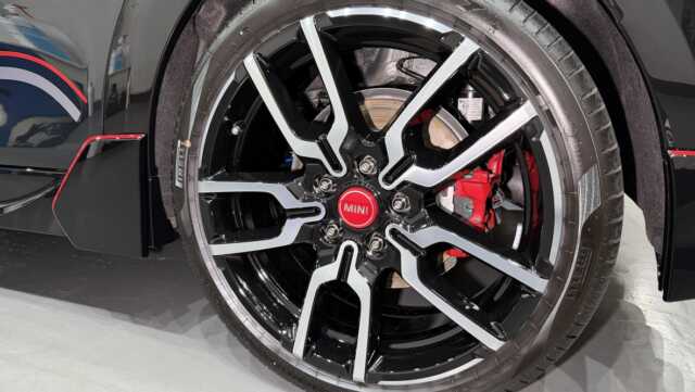 MINI Cooper GP Inspired Edition 施工後ヘッドライト画像