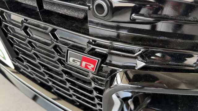 トヨタGRカローラ 施工前の細部汚れ確認画像1
