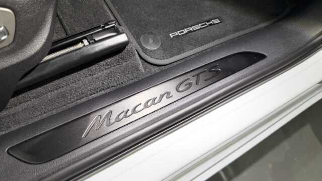 ポルシェ マカンGTS 施工後内装画像1