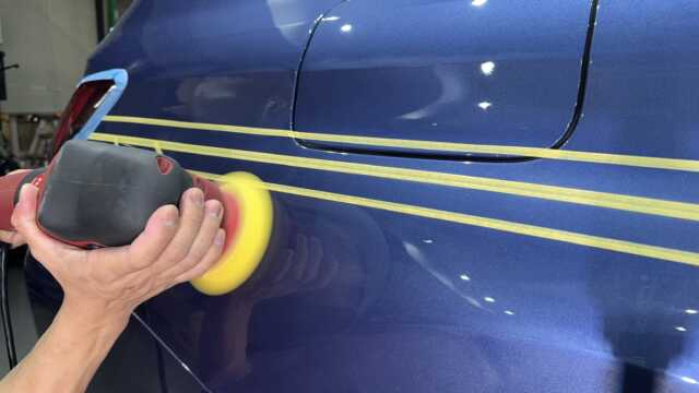BMWアルピナ B3 GTツーリングのリアフェンダーをポリッシャーで下地調整