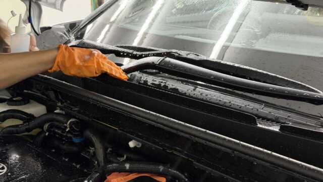 トヨタRAV4 PHEV GR SPORT フロントまわりの洗浄確認