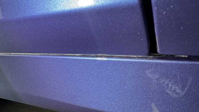 BMWアルピナ B3 GTツーリングのサイド下部パネル隙間の汚れ