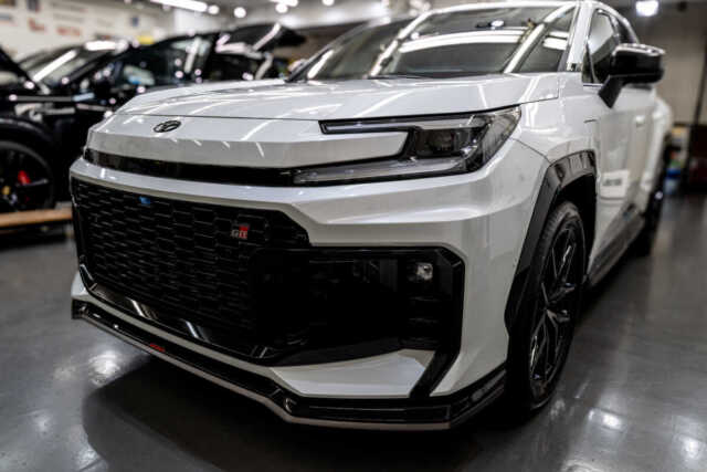 トヨタRAV4 PHEV GR SPORT プラチナホワイトパールマイカ 外観