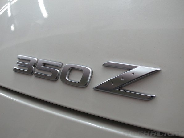 日産 フェアレディZ Z33ガラスコーティング施工350Zエンブレム画像