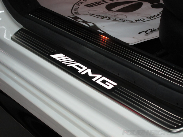 メルセデス・ベンツ S63 AMG 4マチックロングガラスコーティング施工、スカッフプレート画像