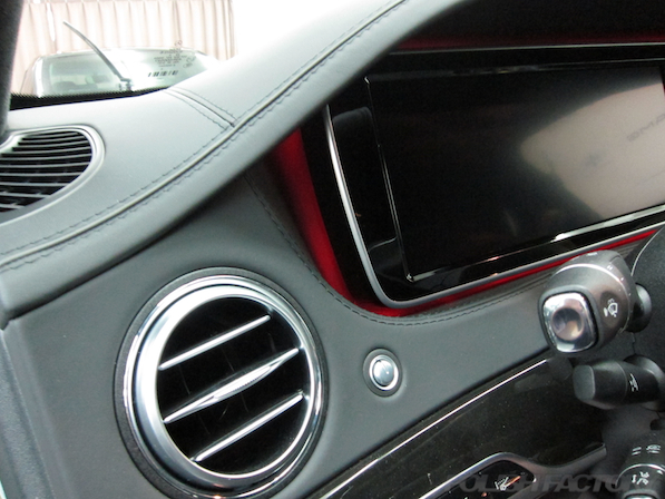 メルセデス・ベンツ S63 AMG 4マチックロングガラスコーティング施工、室内イルミネーション画像