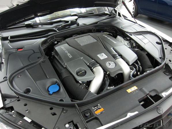 メルセデス・ベンツ S63 AMG 4マチックロングガラスコーティング施工、AMGエンジン画像