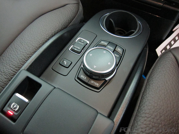 BMW i3 レンジエクステンダー装着車ガラスコーティング施工idrive画像