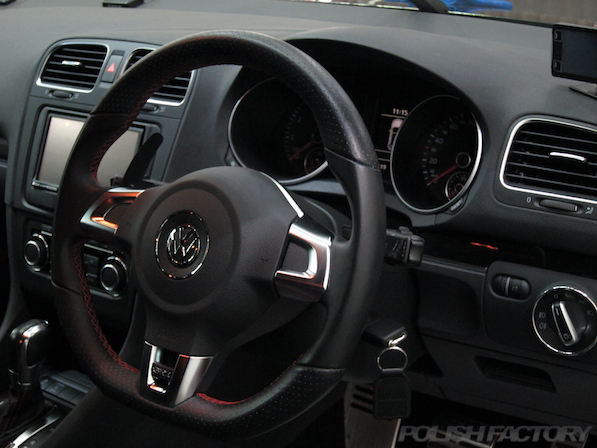 VW ゴルフ GTIにガラスコーティング施工、ハンドル画像