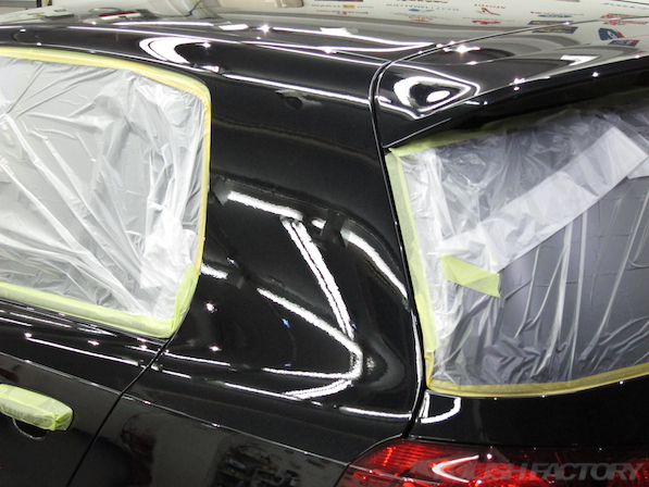 VW ゴルフ GTIにガラスコーティング施工、下地処理中の綺麗な塗装面画像