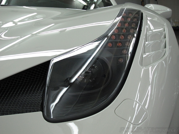 フェラーリ 458イタリア スペチアーレにガラスコーティング、ヘッドライト画像
